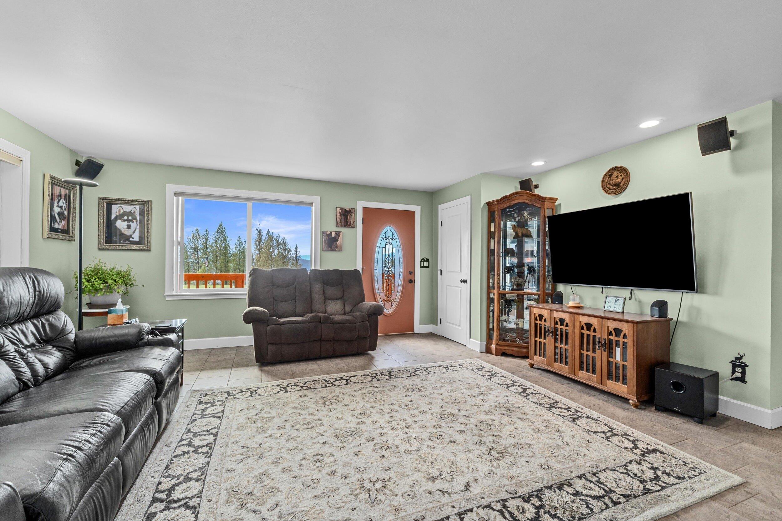 Colville, Washington, 99114, United States, 3 Bedrooms Bedrooms, ,2 BathroomsBathrooms,Residential,Active,2037574