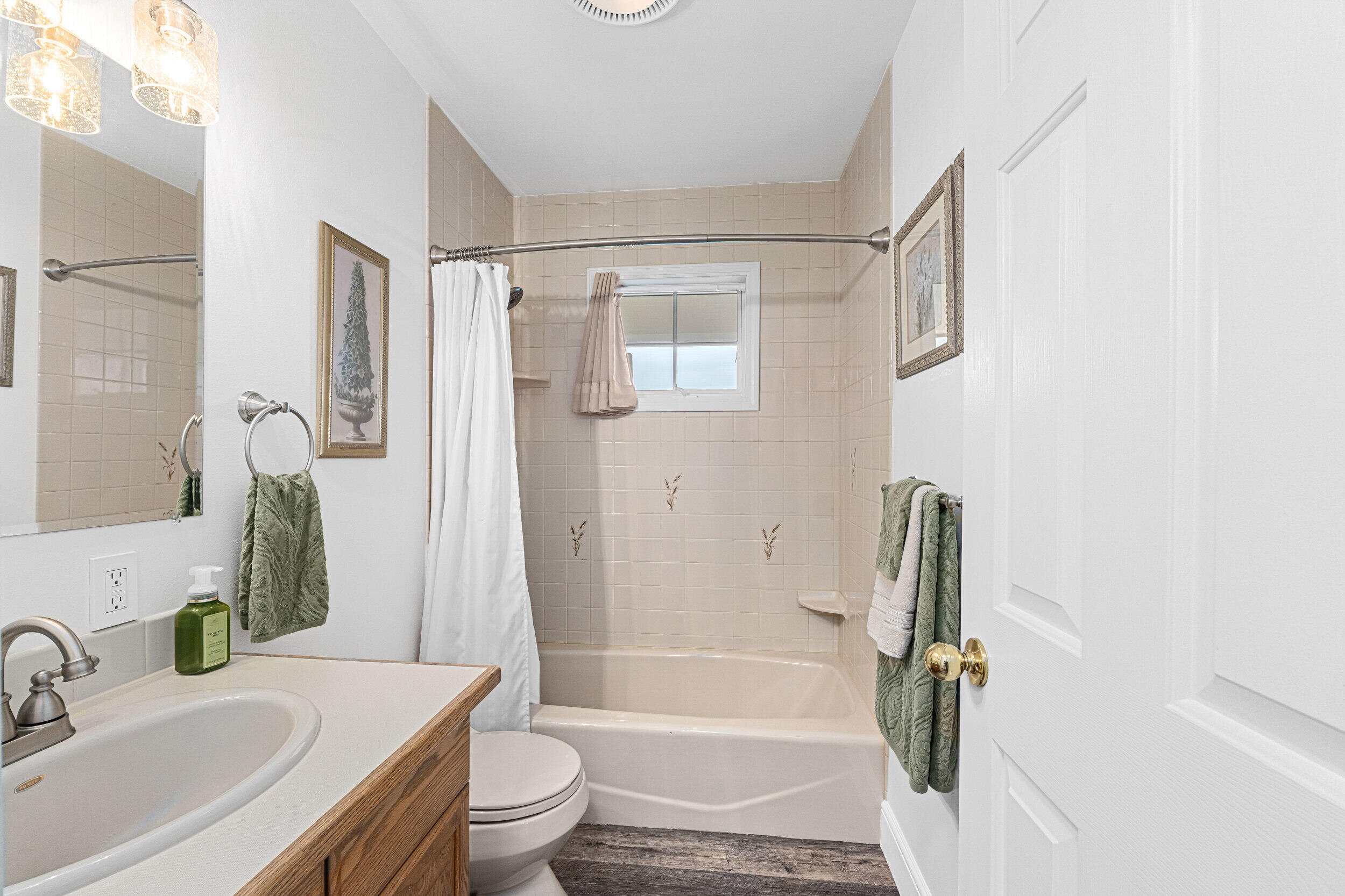 Davenport, Washington, 99122, United States, 4 Bedrooms Bedrooms, ,3 BathroomsBathrooms,Residential,Active,2036687