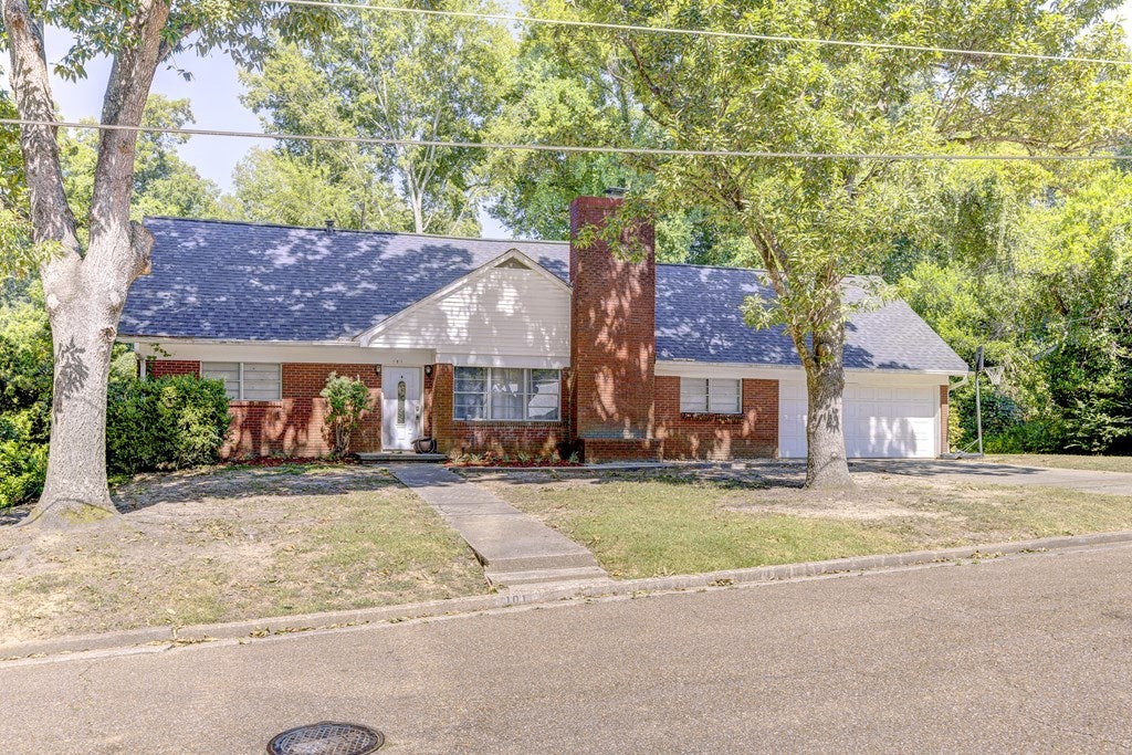 101 Colonial - Photo 2