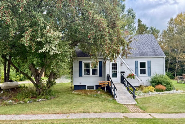 121 S DEWEY ST, PICKFORD, MI 49774 - Image 8a84dfaaf9084c060e83b75f3f8f4a29/3758305711