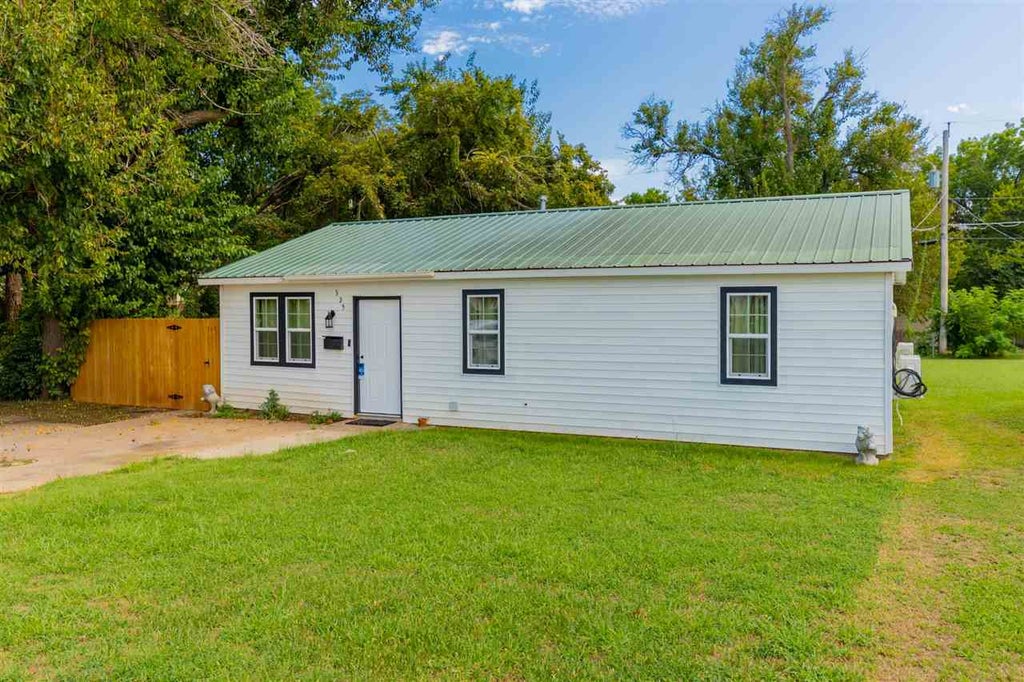 Photo of 923 E Virginia Avenue, Stillwater, OK 74074 (MLS # 135036)