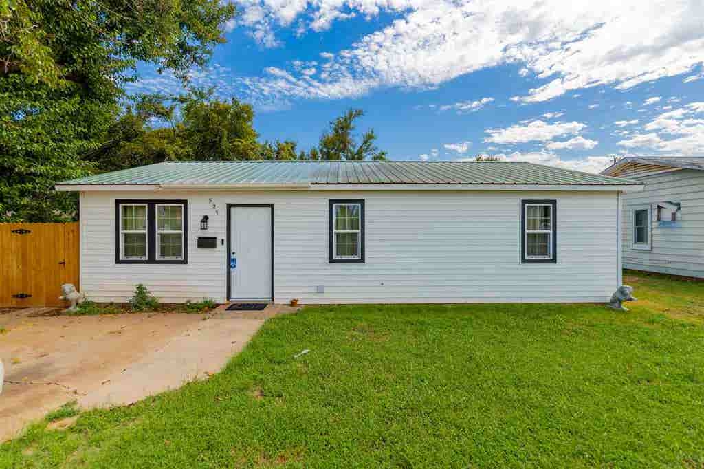 Photo of 923 E Virginia Avenue, Stillwater, OK 74074 (MLS # 135036)