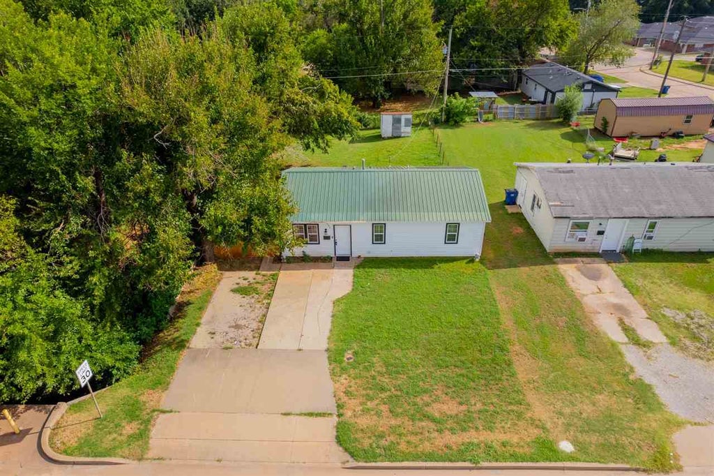 Photo of 923 E Virginia Avenue, Stillwater, OK 74074 (MLS # 135036)