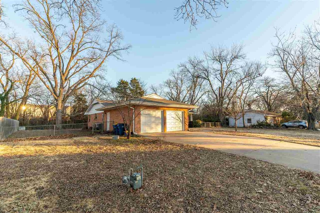Photo of 2119 N Glenwood Drive, Stillwater, OK 74074 (MLS # 133675)