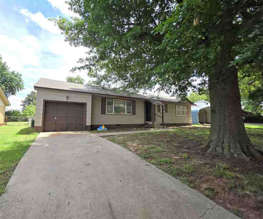 Photo of 1404 Country Club, Perry, OK 73077 (MLS # 135012)