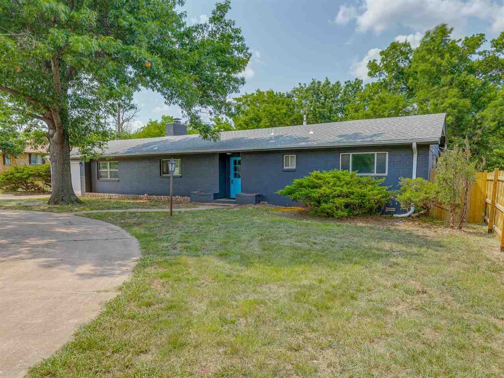 Photo of 1924 E McElroy Rd, Stillwater, OK 74075 (MLS # 134357)