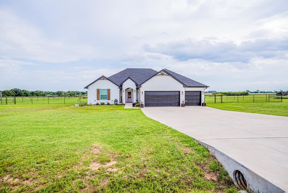 Photo of 1807 W Forest Ridge, Stillwater, OK 74074 (MLS # 134784)