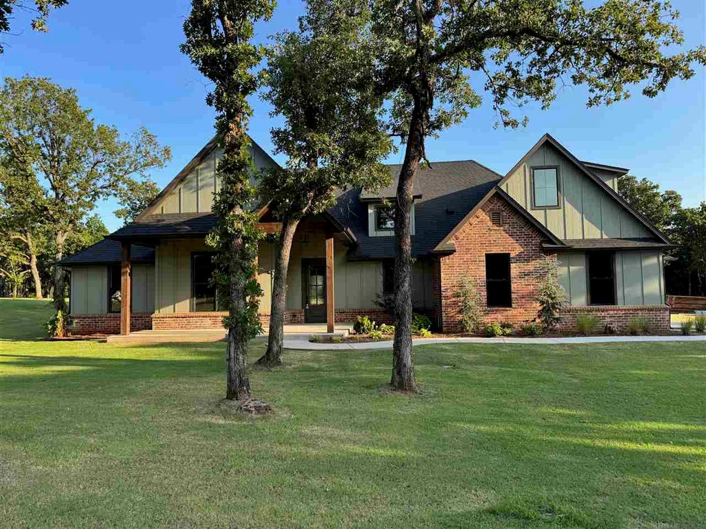 Photo of 21188 Reserve Cir, Harrah, OK 73045 (MLS # 134737)