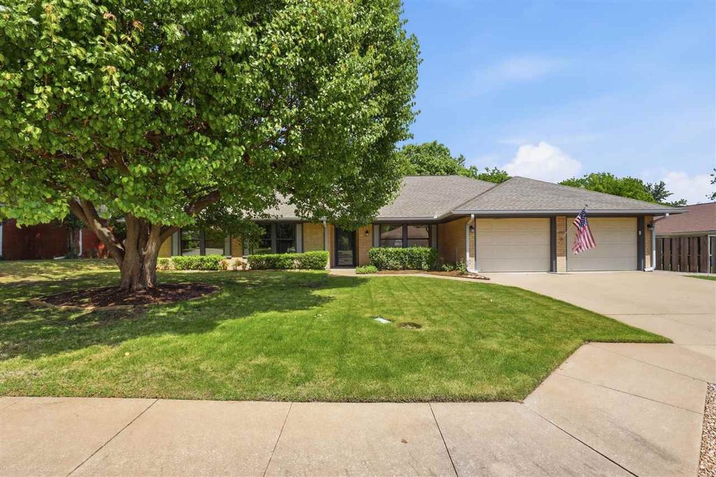 Photo of 1006 W Moore Avenue, Stillwater, OK 74075 (MLS # 133825)