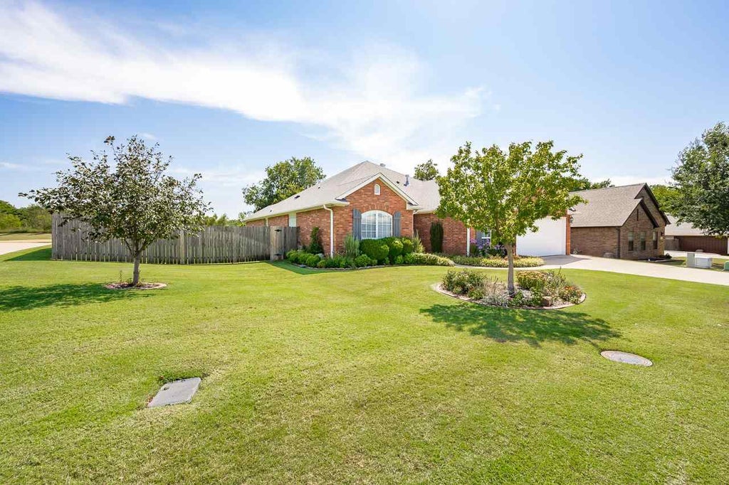 Photo of 421 E Amethyst Avenue, Stillwater, OK 74075 (MLS # 134976)