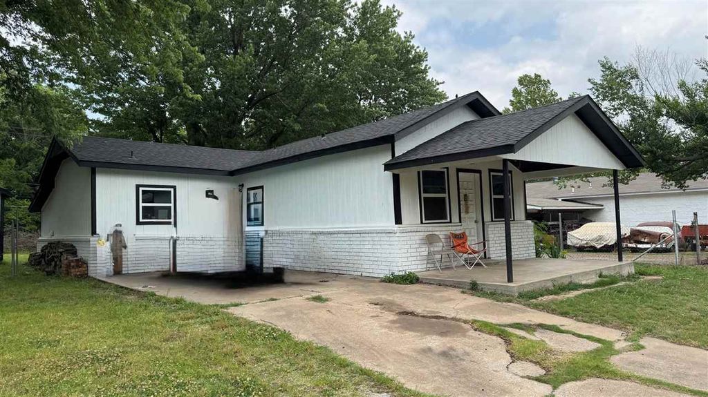 Photo of 1224 E Broadway, Cushing, OK 74023 (MLS # 134370)