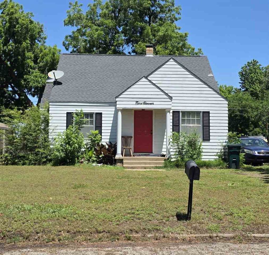 Photo of 911 Jackson Street, Perry, OK 73077 (MLS # 134337)