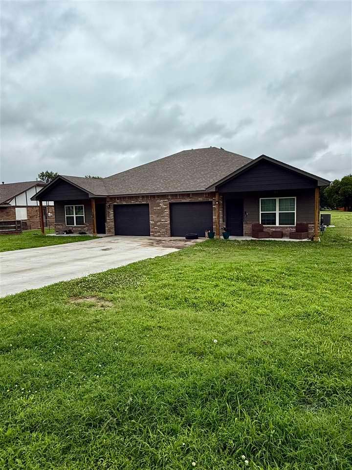 Photo of 324-326 Vinnadge, Blackwell, OK 74631 (MLS # 134703)