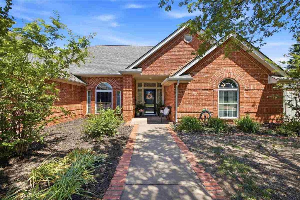 Photo of 923 Stoneridge Drive, Stillwater, OK 74074 (MLS # 134349)