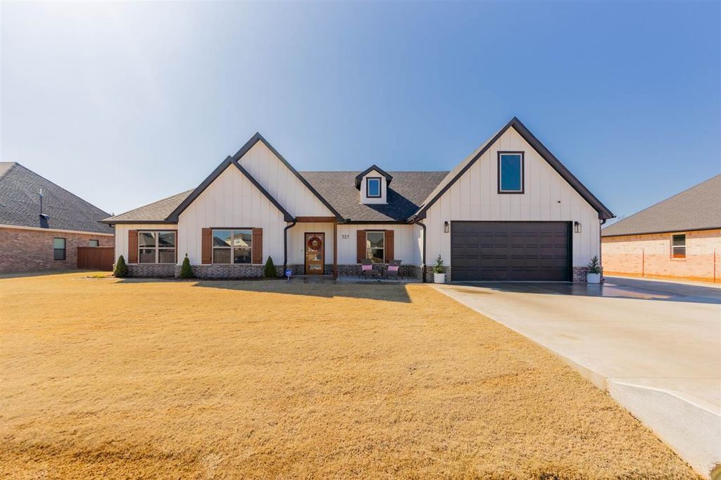Photo of 327 E Blanco Bend, Stillwater, OK 74074 (MLS # 134171)