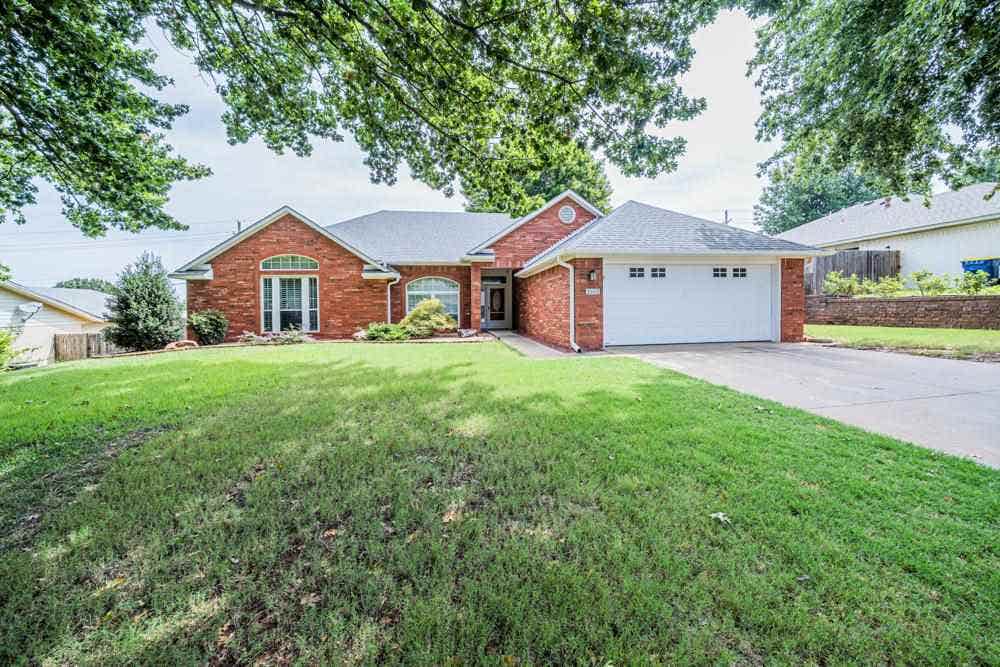 Photo of 1005 S Edgemoor Drive, Stillwater, OK 74074 (MLS # 135044)