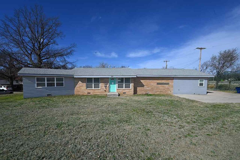 Photo of 802 W Brooke Avenue, Stillwater, OK 74075 (MLS # 134302)