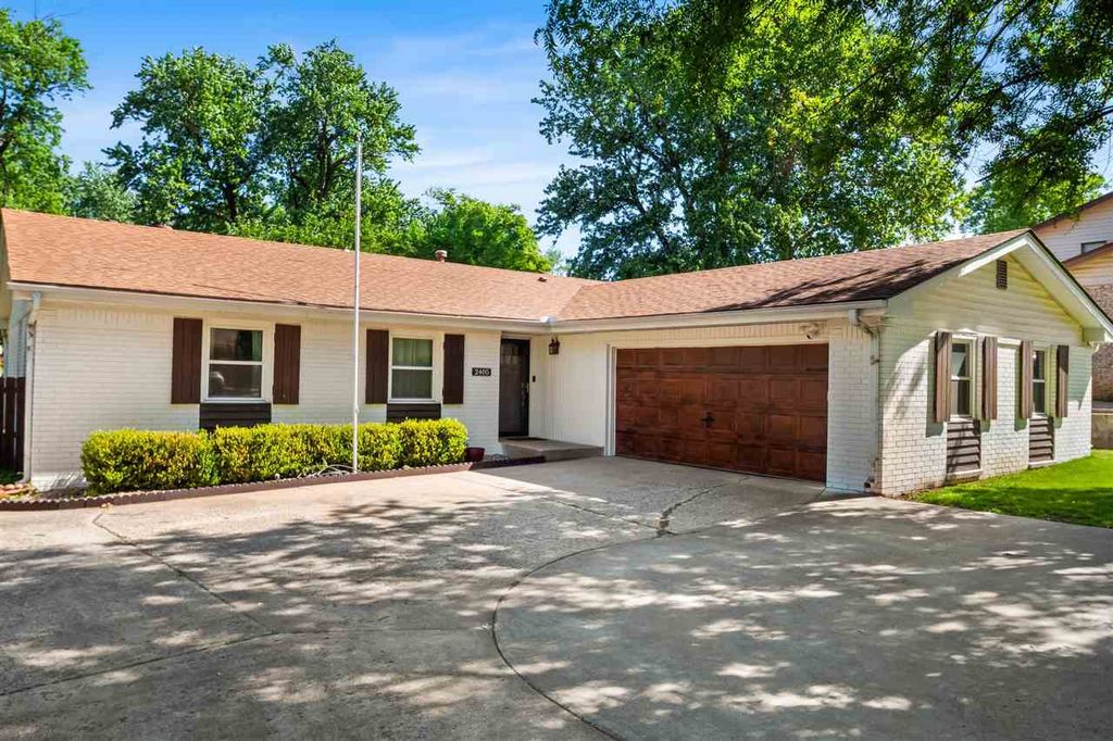 Photo of 2405 Juanito Avenue, Ponca City OK, OK 74604 (MLS # 134277)