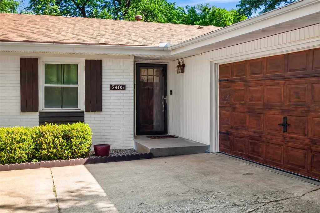 Photo of 2405 Juanito Avenue, Ponca City OK, OK 74604 (MLS # 134277)