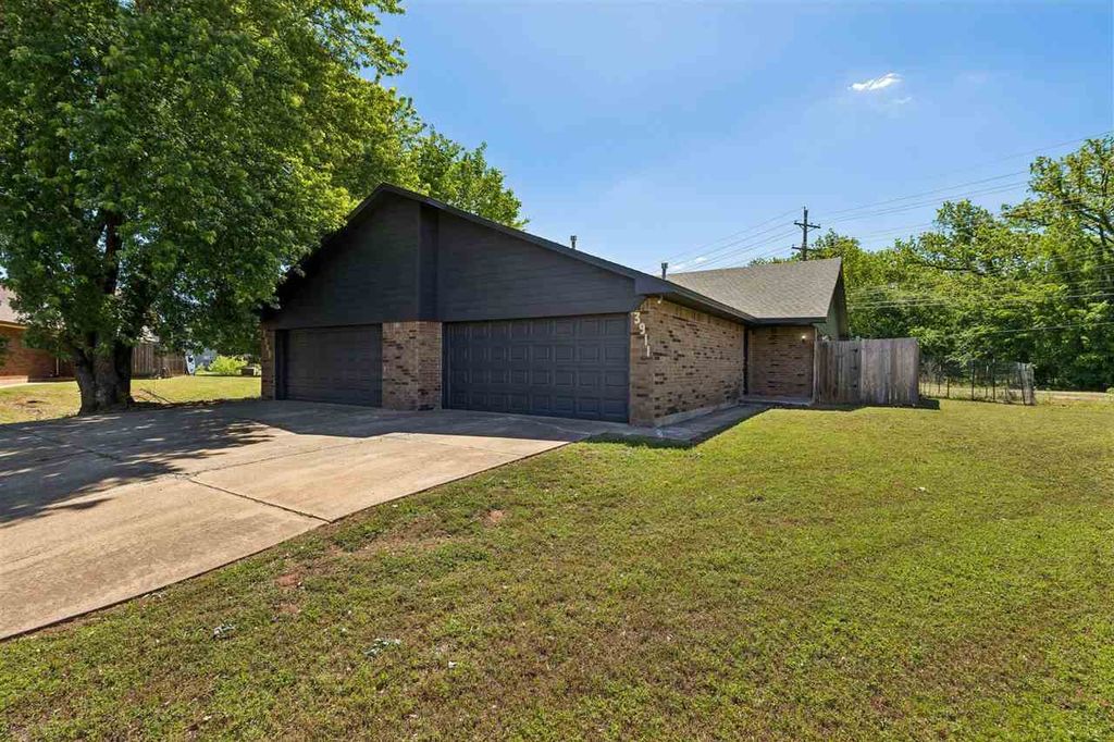 Photo of 3909-3911 W 18th CT, Stillwater, OK 74074 (MLS # 134300)