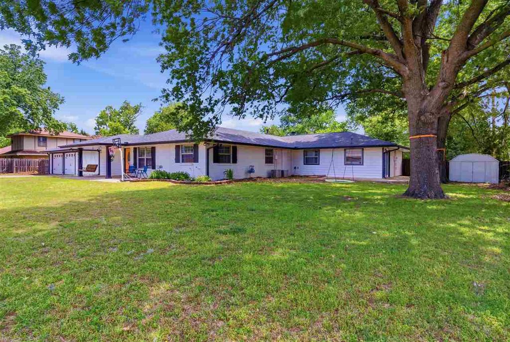 Photo of 205 N Jardot Road, Stillwater, OK 74075 (MLS # 134356)