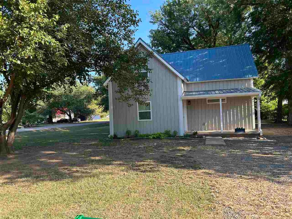 Photo of 123 W French Avenue, Perkins, OK 74059 (MLS # 133767)