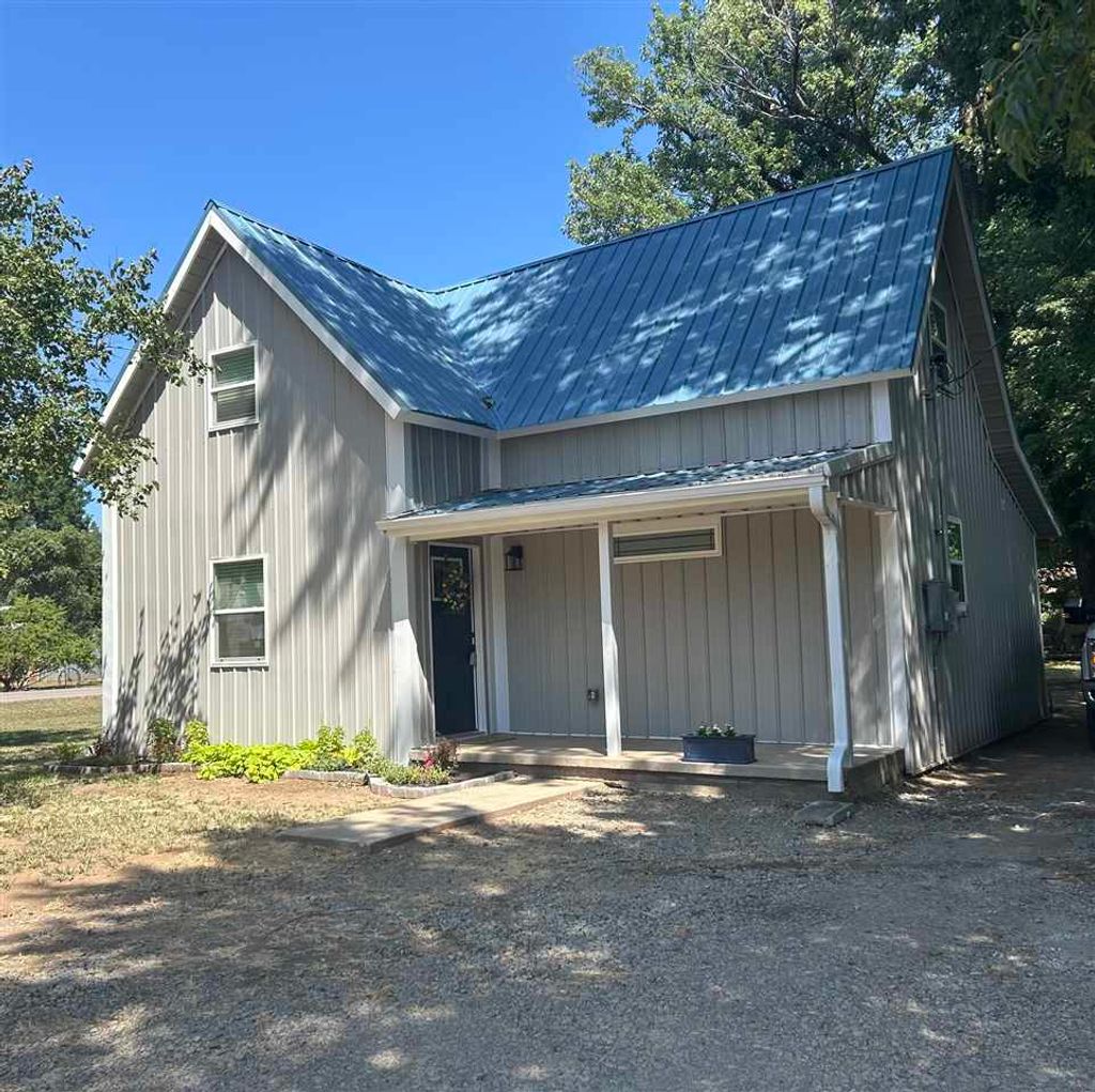 Photo of 123 W French Avenue, Perkins, OK 74059 (MLS # 133767)