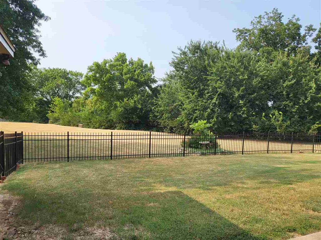 Photo of 75 Stoneridge Rd, Ponca City, OK 74604 (MLS # 134892)