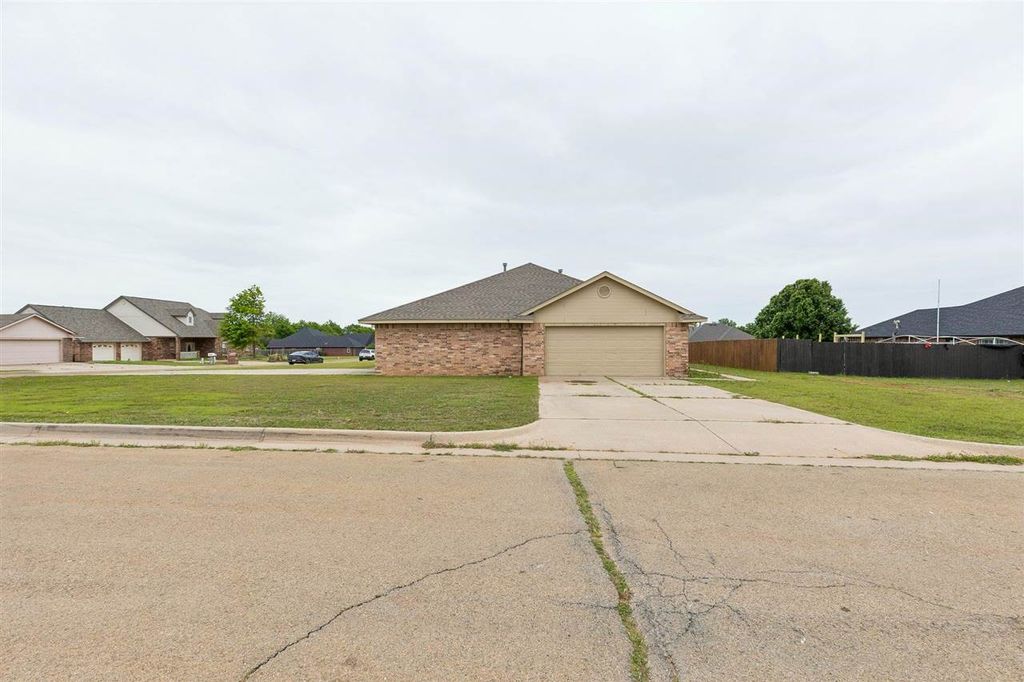 Photo of 1404 Par, Perry, OK 73077 (MLS # 134274)