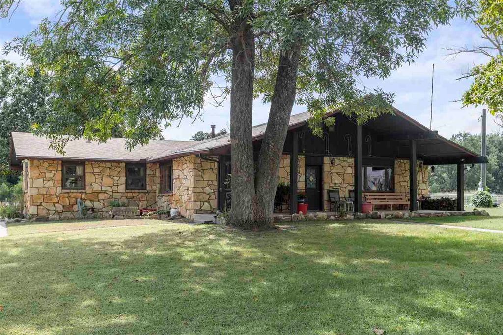 Photo of 251 S 8 Mile Road, Ponca City, OK 74604 (MLS # 134107)