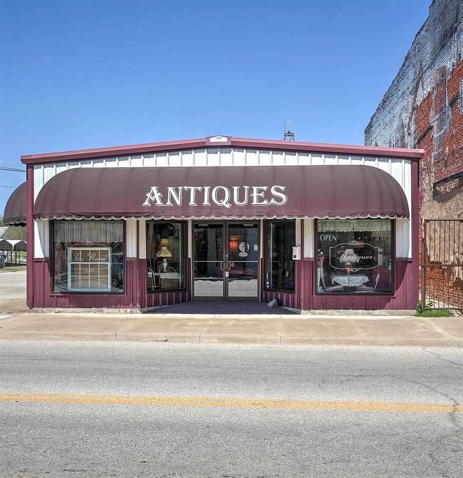 Photo of 305 E Broadway, Drumright, OK 74030 (MLS # 134887)
