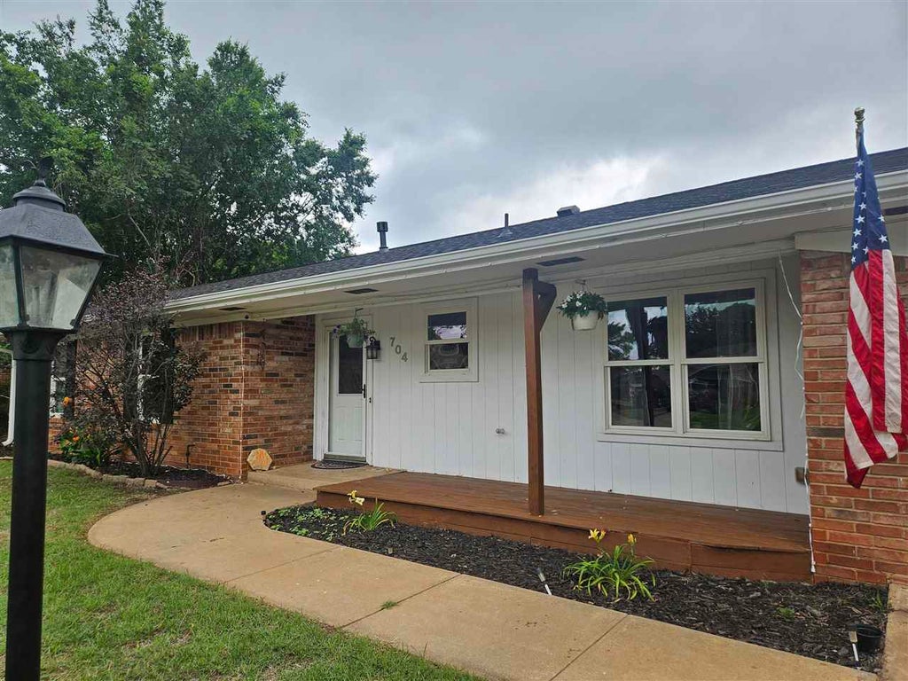 Photo of 704 W Cheyenne Drive, Stillwater, OK 74075 (MLS # 134534)