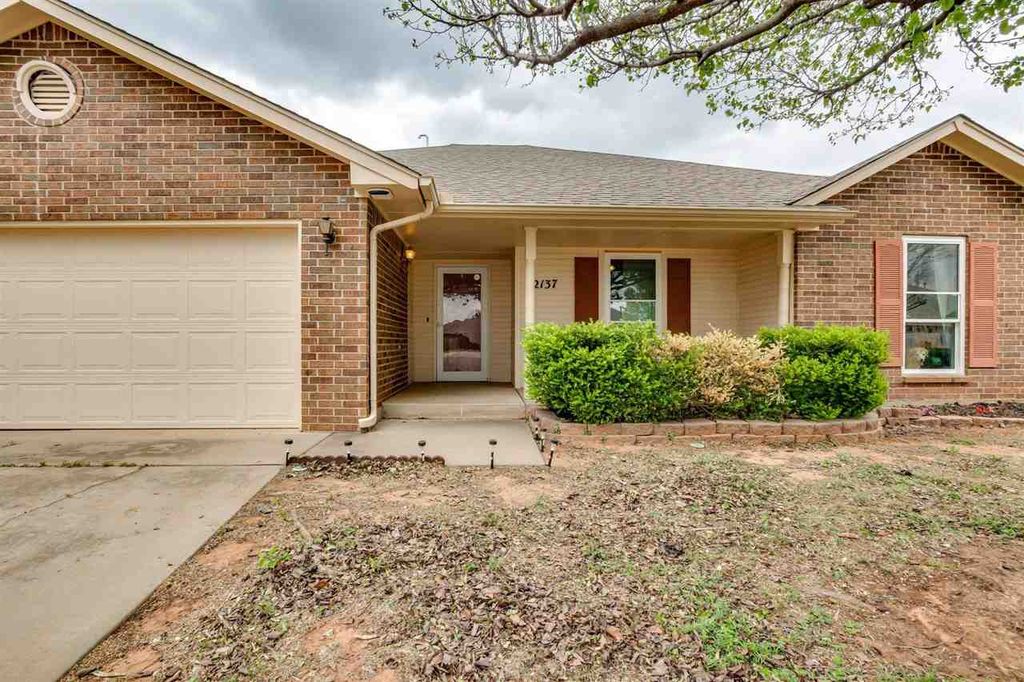 Photo of 2137 NE 13th Street, Moore, OK 73160 (MLS # 134112)