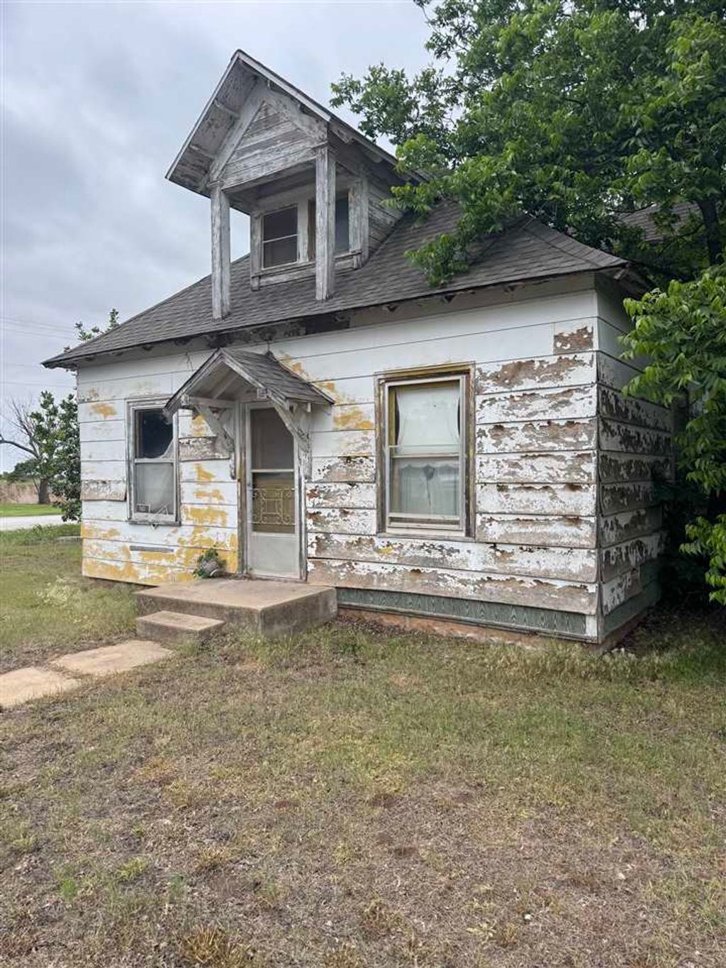 Photo of 206 Commanche Street, Garber, OK 73738 (MLS # 134280)