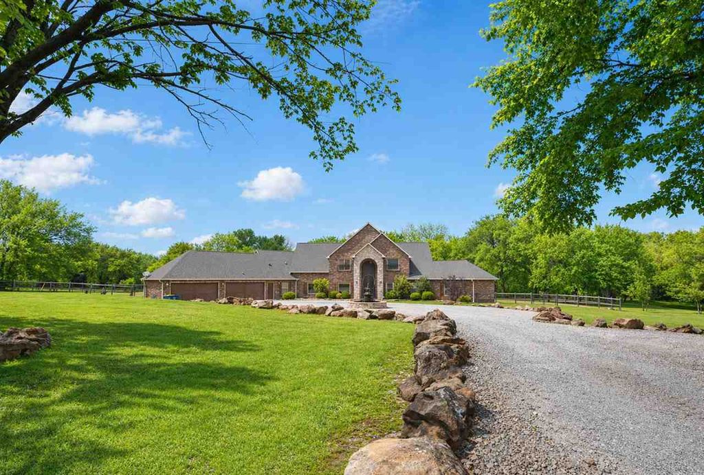 Photo of 5701 N Hunters Ridge, Stillwater, OK 74075 (MLS # 134248)
