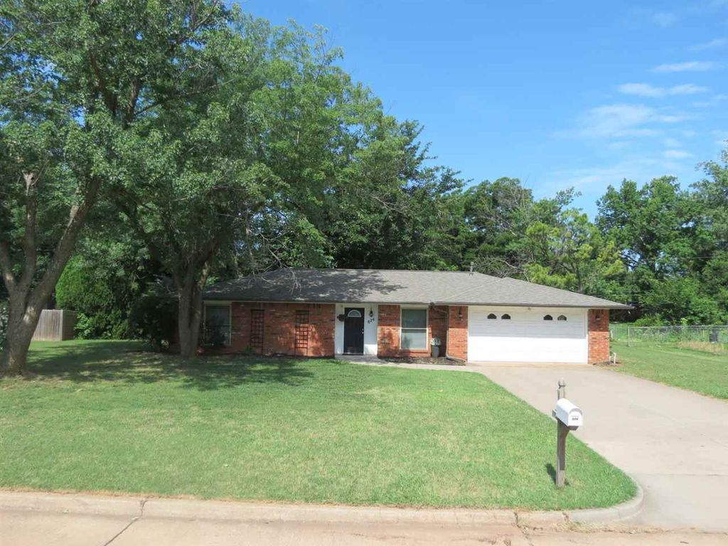 Photo of 824 N Burdick ST, Stillwater, OK 74075 (MLS # 134588)