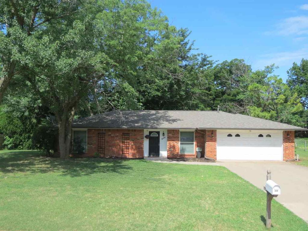 Photo of 824 N Burdick ST, Stillwater, OK 74075 (MLS # 134588)