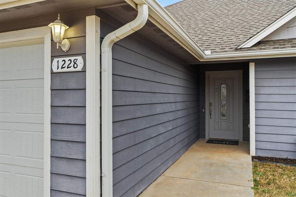 Photo of 1228 E Virginia Avenue, Stillwater, OK 74075 (MLS # 133864)