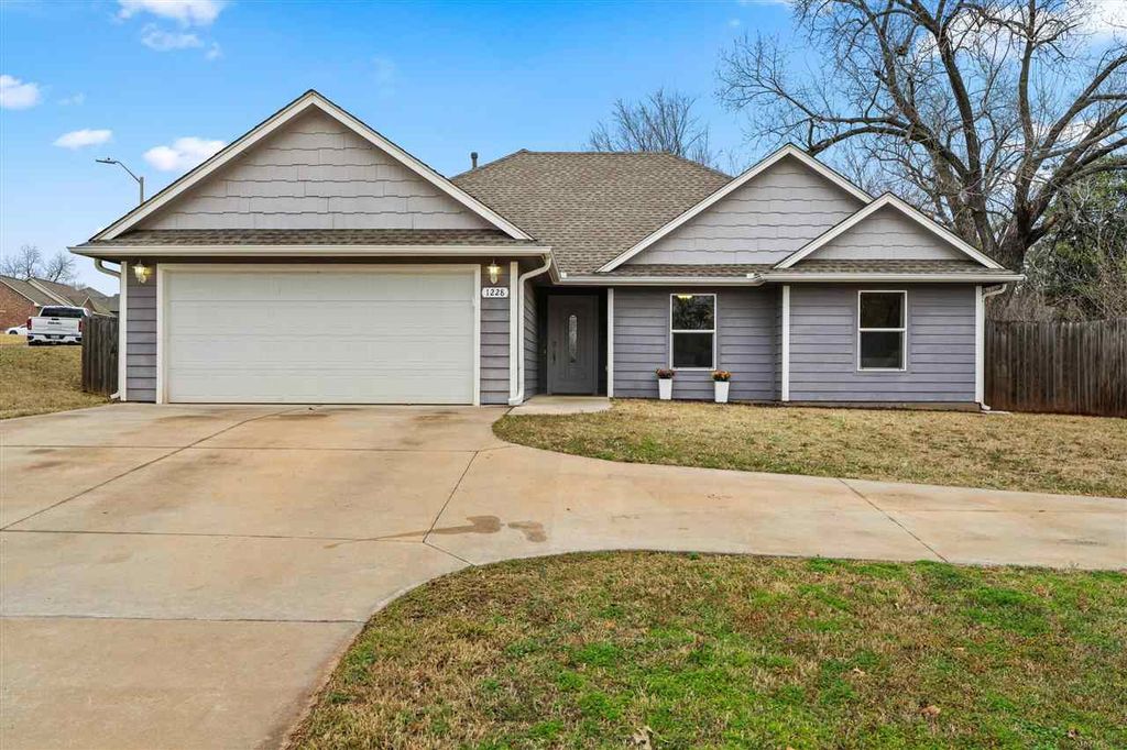 Photo of 1228 E Virginia Avenue, Stillwater, OK 74075 (MLS # 133864)