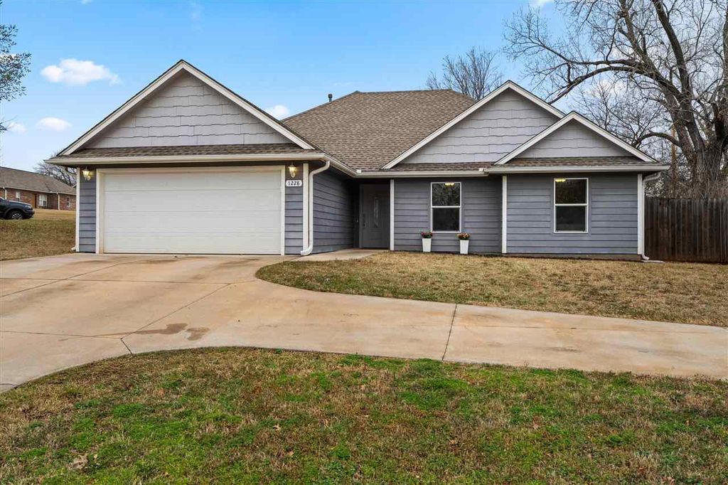 Photo of 1228 E Virginia Avenue, Stillwater, OK 74075 (MLS # 133864)