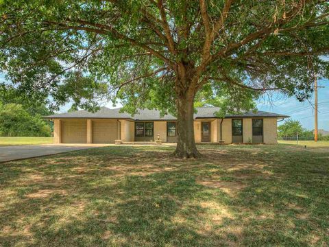 Photo of 2024 E Linda Avenue, Stillwater, OK 74075 (MLS # 130743)
