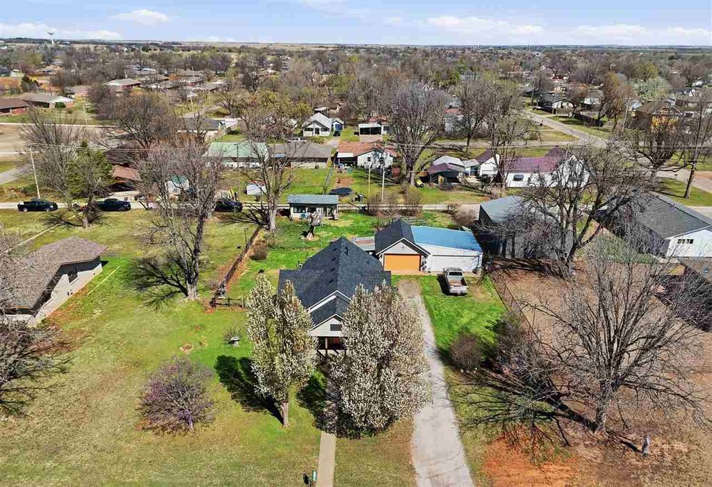 Photo of 809 Locust Street, Perry, OK 73077 (MLS # 133972)
