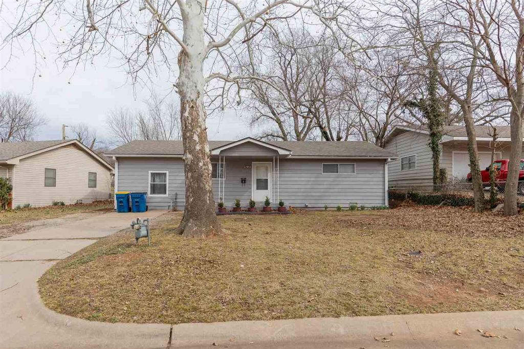 Photo of 121 S Marshall St, Stillwater, OK 74074 (MLS # 133748)
