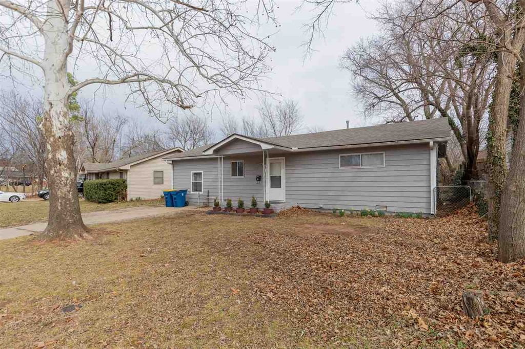 Photo of 121 S Marshall St, Stillwater, OK 74074 (MLS # 133748)