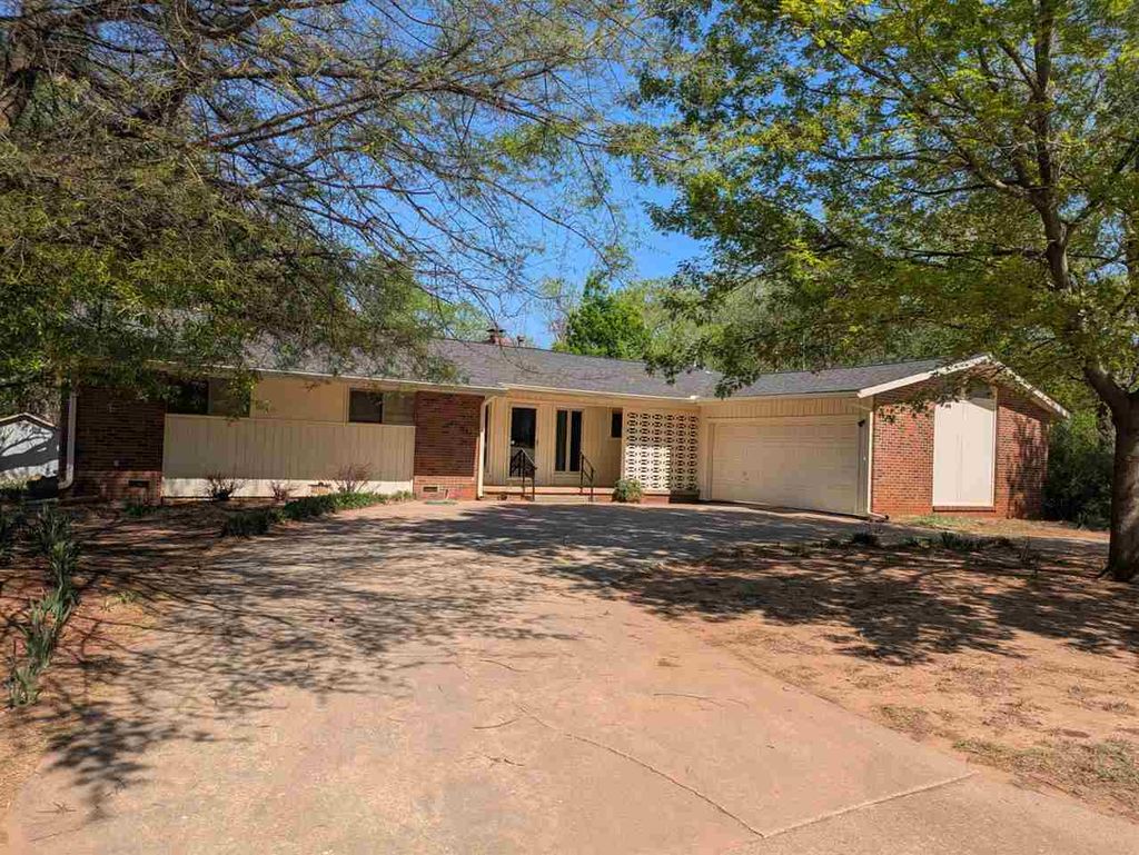 Photo of 714 W Lakeshore Drive, Stillwater, OK 74075 (MLS # 134102)