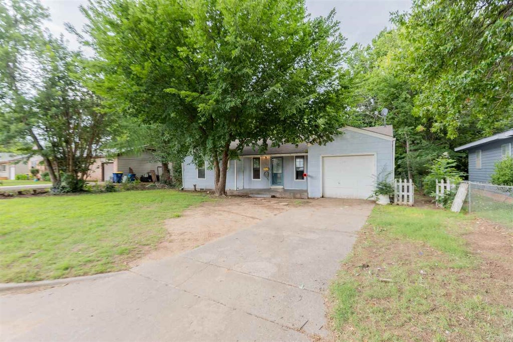 Photo of 724 S Kings Street, Stillwater, OK 74074 (MLS # 134901)