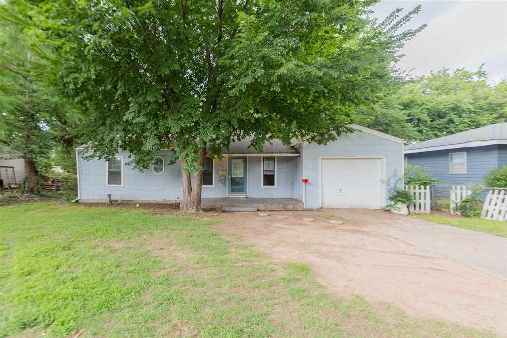 Photo of 724 S Kings Street, Stillwater, OK 74074 (MLS # 134901)