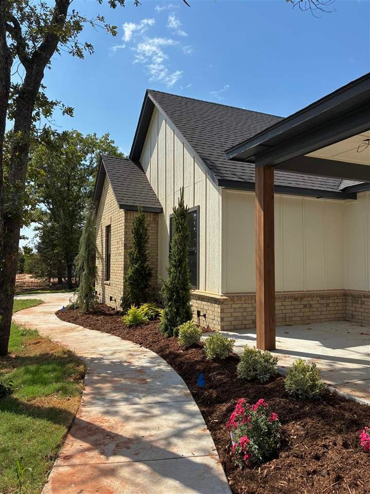 Photo of 21113 Reserve Cir, Harrah, OK 73045 (MLS # 134981)
