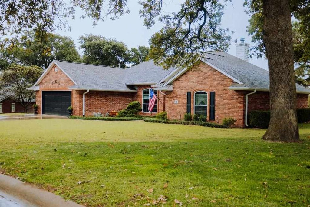 Photo of 19 E Cimarron Trail, perkins, OK 74059 (MLS # 133851)