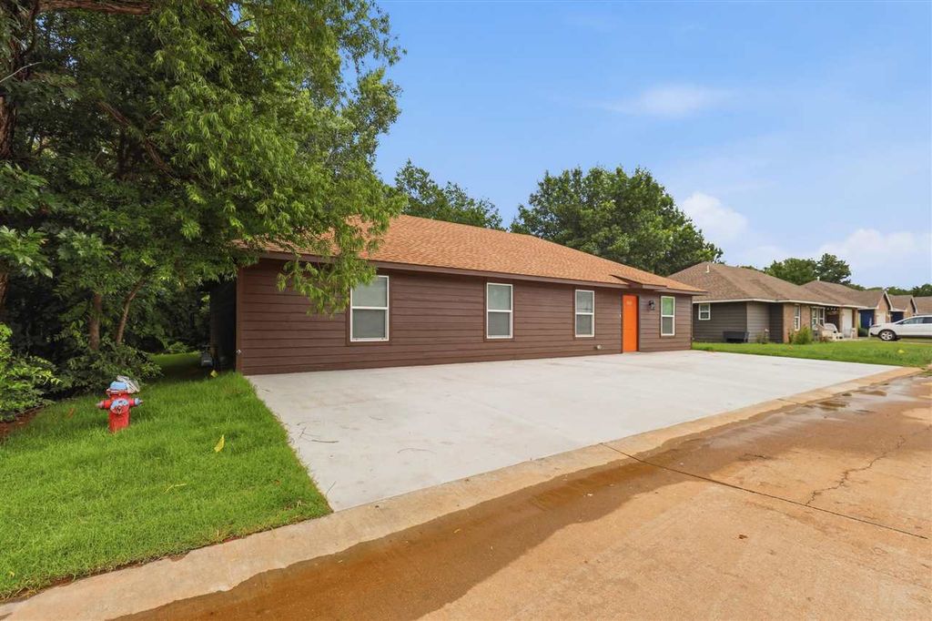 Photo of 2302 E Sycamore Drive, Stillwater, OK 74075 (MLS # 134644)